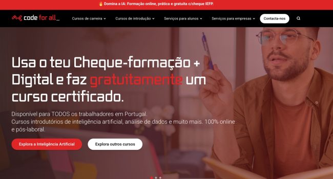 Homepage da Code for All com copywriting desenvolvido para comunicar formação digital, cursos certificados e campanhas de anúncios.